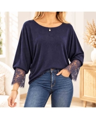 Pull Élise bleu marine femme manches chauve-souris et dentelle vue de face