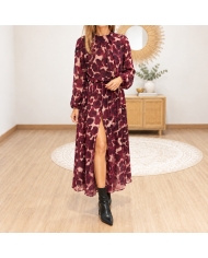 Robe longue Maëlya bordeaux en voile imprimé floral vue de face