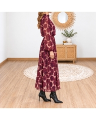 Détail imprimé floral bordeaux et prune de la robe Maëlya