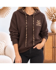 Pull femme Alma marron chocolat à capuche avec cordons léopard et motif cœur Amour sur la poitrine