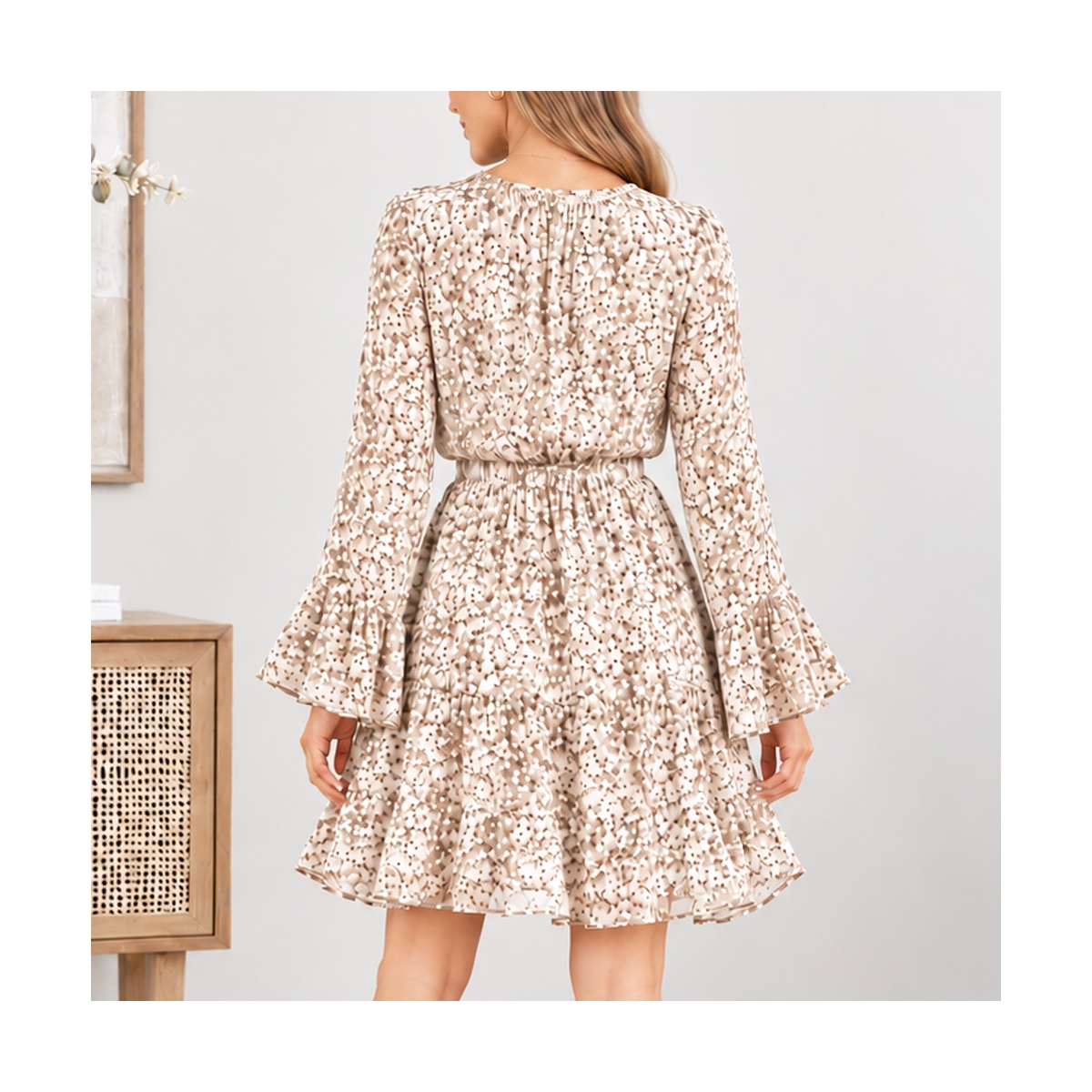 Robe courte femme Élina écru beige taupe à manches trompette